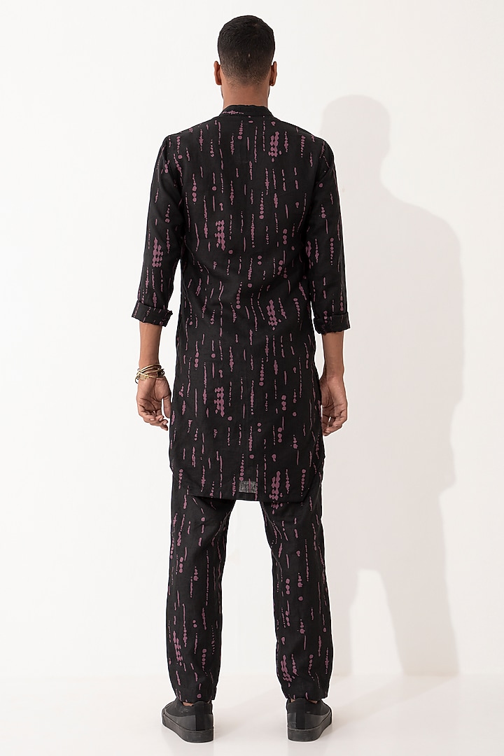 Black Linen Printed Kurta Set by Son Of A Noble SNOB Men at Pernia's Pop Up Shop