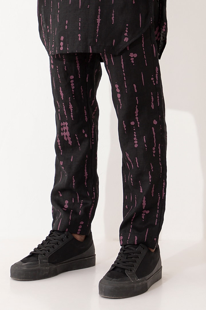 Black Linen Printed Kurta Set by Son Of A Noble SNOB Men at Pernia's Pop Up Shop