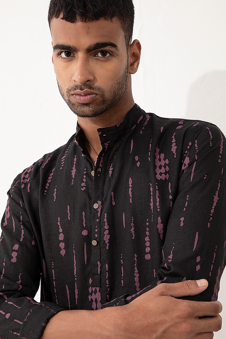 Black Linen Printed Kurta Set by Son Of A Noble SNOB Men at Pernia's Pop Up Shop