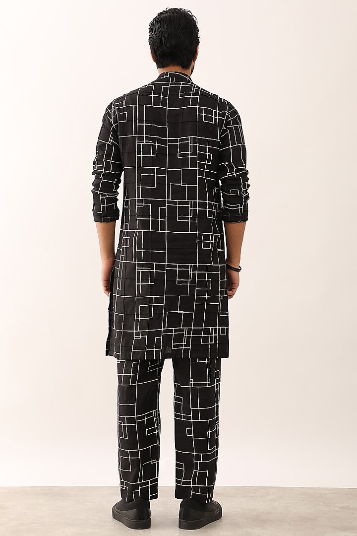 Black Linen Checks Printed Kurta Set by Son Of A Noble SNOB Men at Pernia's Pop Up Shop