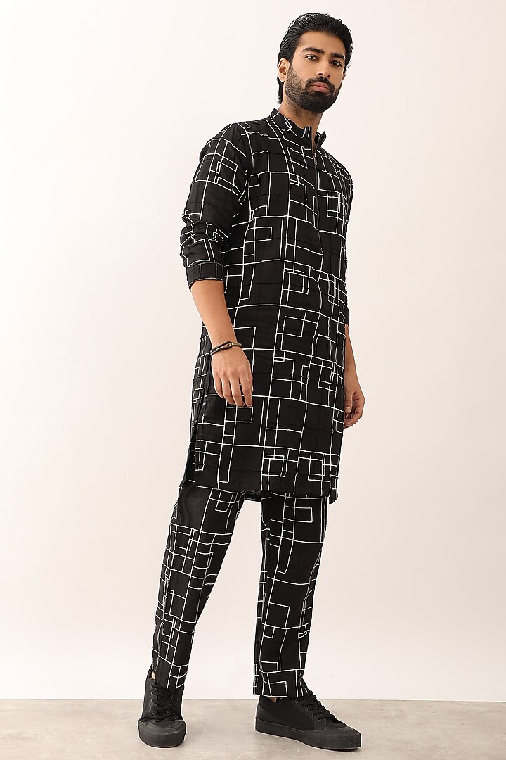 Black Linen Checks Printed Kurta Set by Son Of A Noble SNOB Men at Pernia's Pop Up Shop