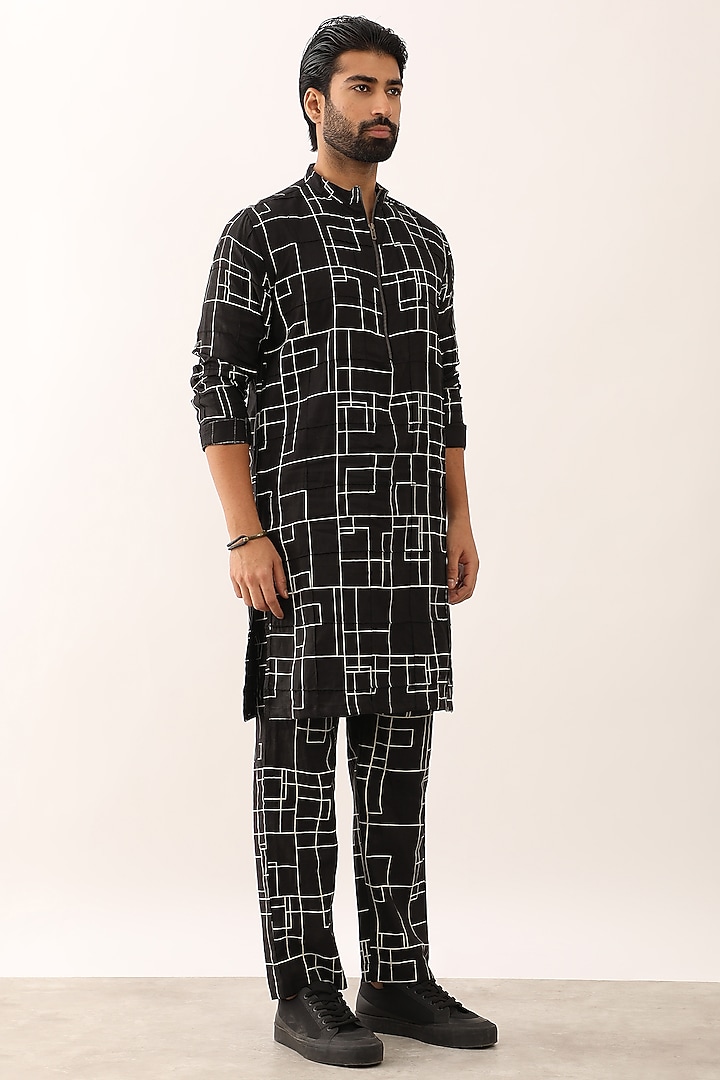 Black Linen Checks Printed Kurta Set by Son Of A Noble SNOB Men at Pernia's Pop Up Shop