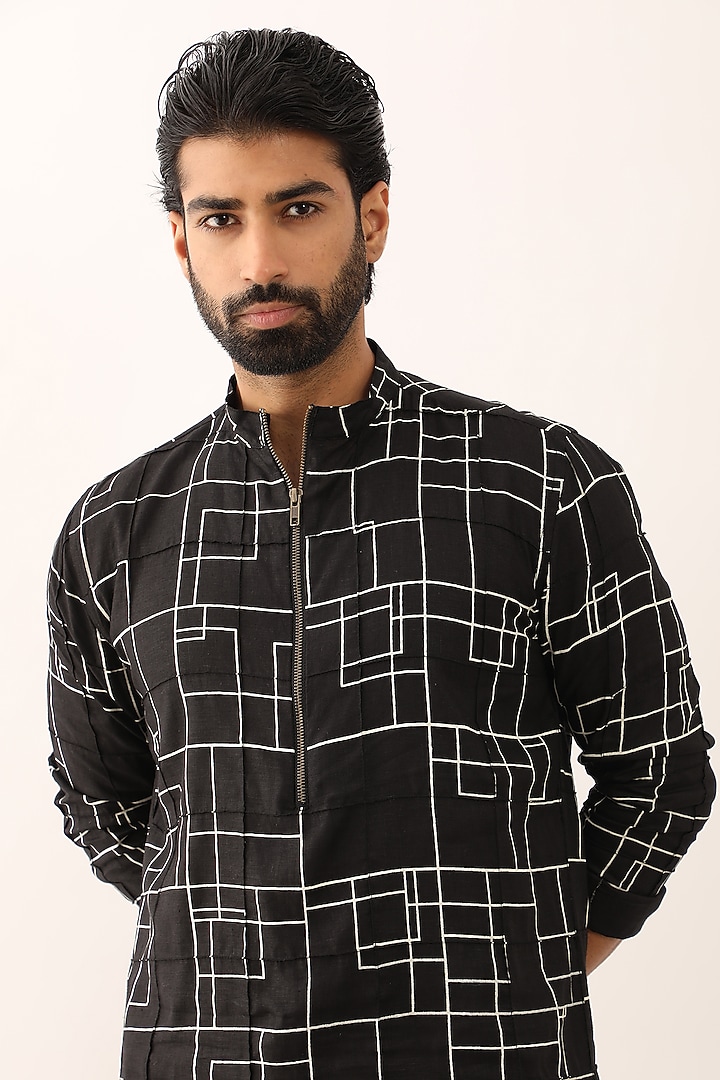 Black Linen Checks Printed Kurta Set by Son Of A Noble SNOB Men at Pernia's Pop Up Shop