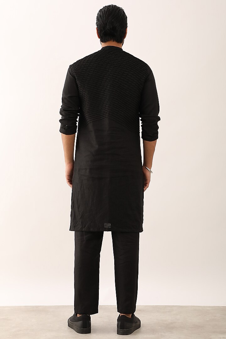 Black Linen Textured Kurta Set by Son Of A Noble SNOB Men at Pernia's Pop Up Shop