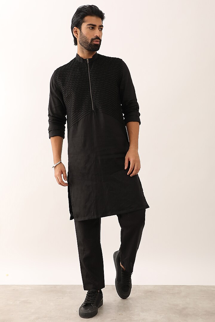 Black Linen Textured Kurta Set by Son Of A Noble SNOB Men at Pernia's Pop Up Shop