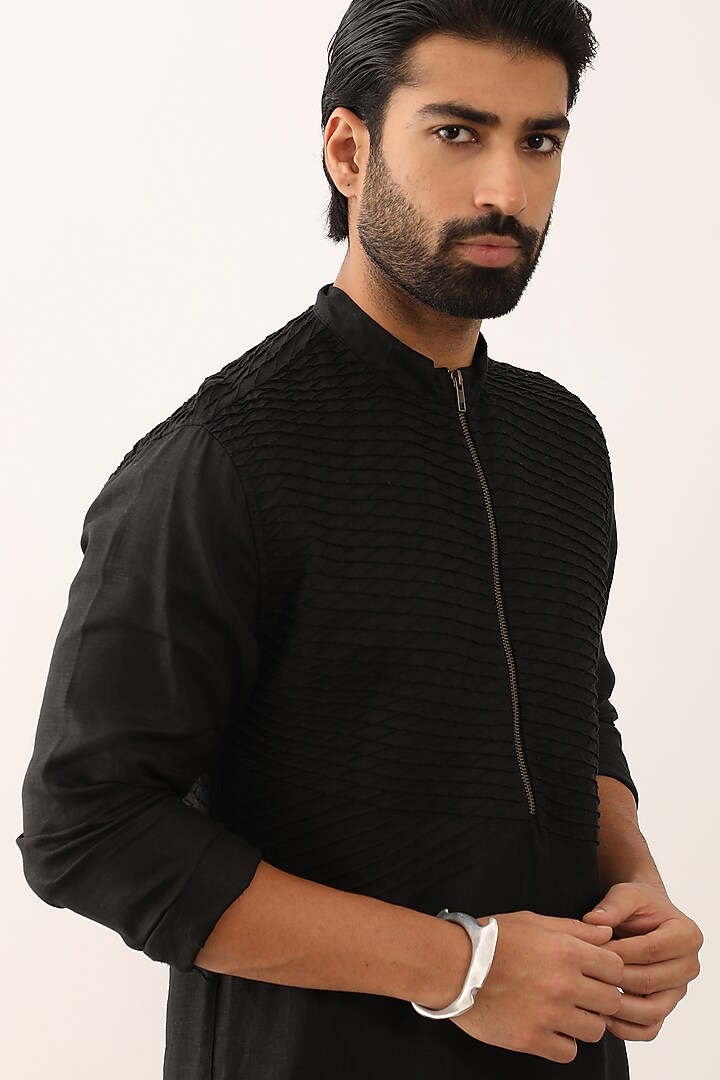 Black Linen Textured Kurta Set by Son Of A Noble SNOB Men at Pernia's Pop Up Shop