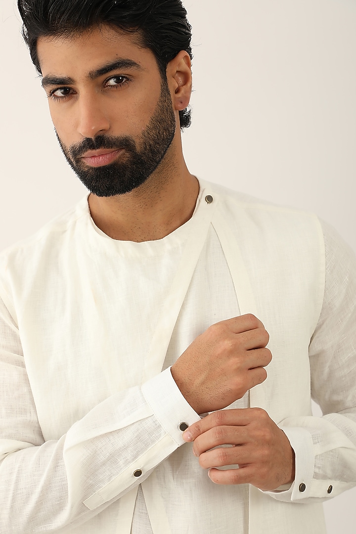 White Linen Asymmetric Kurta Set by Son Of A Noble SNOB Men at Pernia's Pop Up Shop