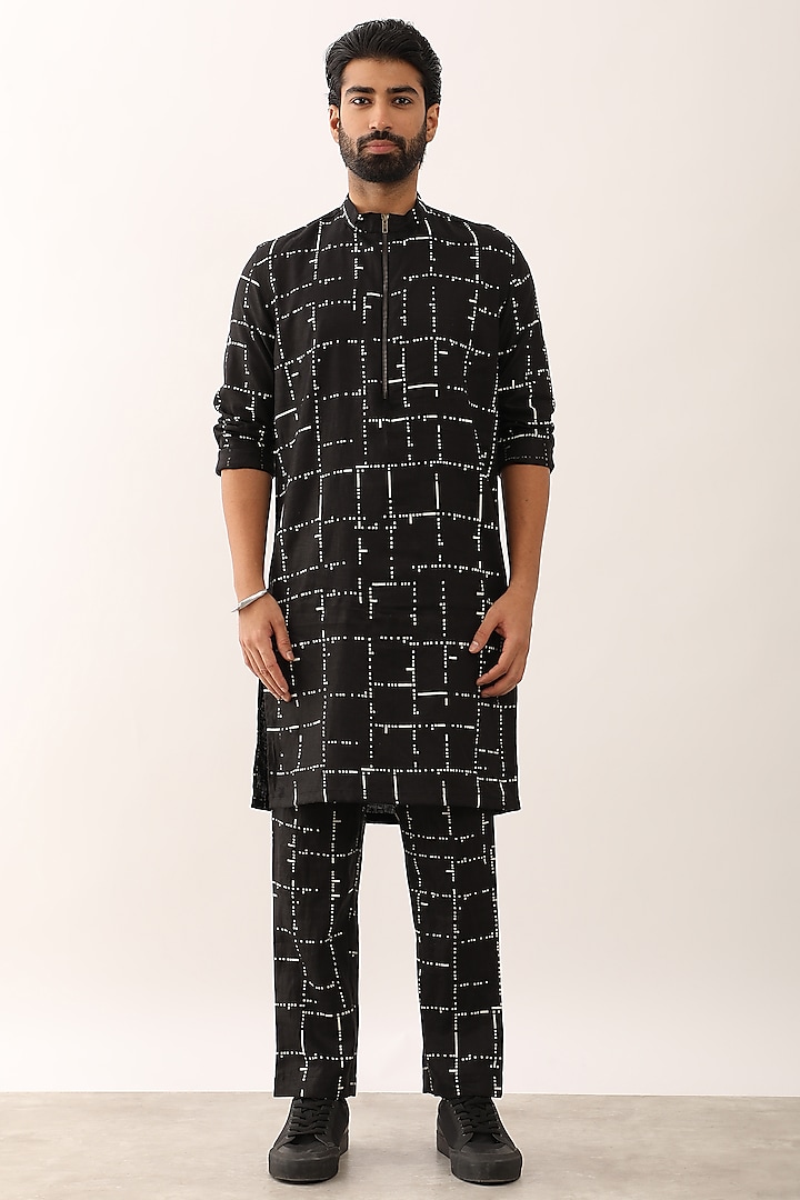 Black Linen Printed Kurta Set by Son Of A Noble SNOB Men at Pernia's Pop Up Shop