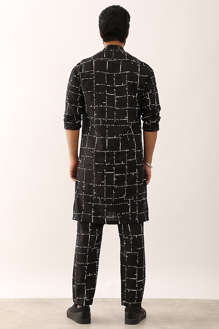 Black Linen Printed Kurta Set by Son Of A Noble SNOB Men at Pernia's Pop Up Shop