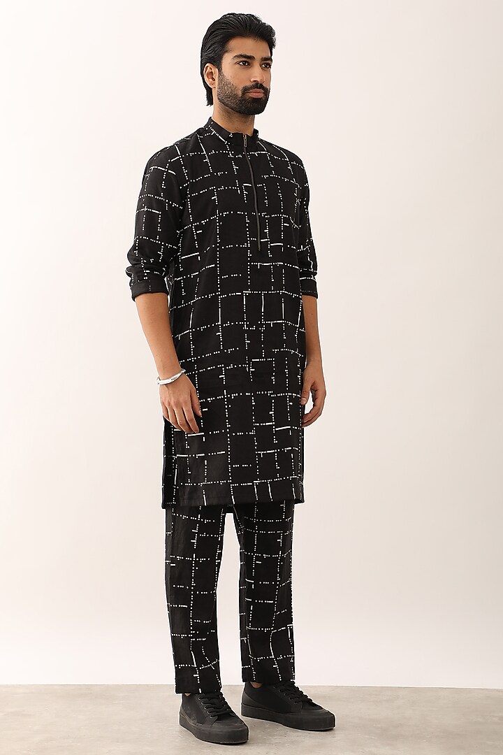 Black Linen Printed Kurta Set by Son Of A Noble SNOB Men at Pernia's Pop Up Shop