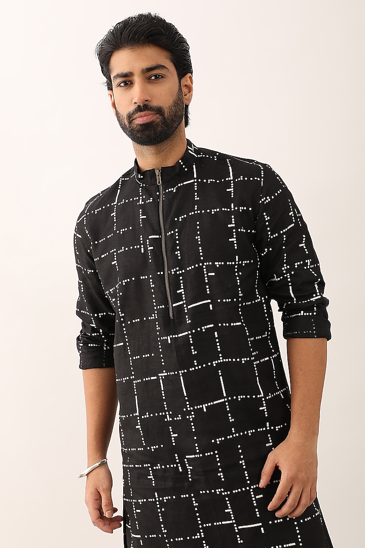 Black Linen Printed Kurta Set by Son Of A Noble SNOB Men at Pernia's Pop Up Shop