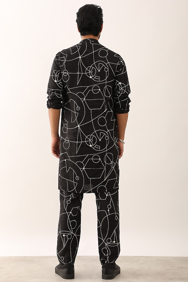 Black Linen Printed Kurta Set by Son Of A Noble SNOB Men at Pernia's Pop Up Shop