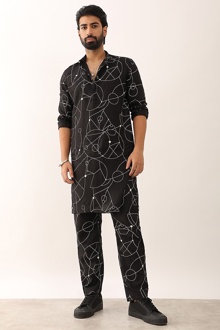 Black Linen Printed Kurta Set by Son Of A Noble SNOB Men at Pernia's Pop Up Shop