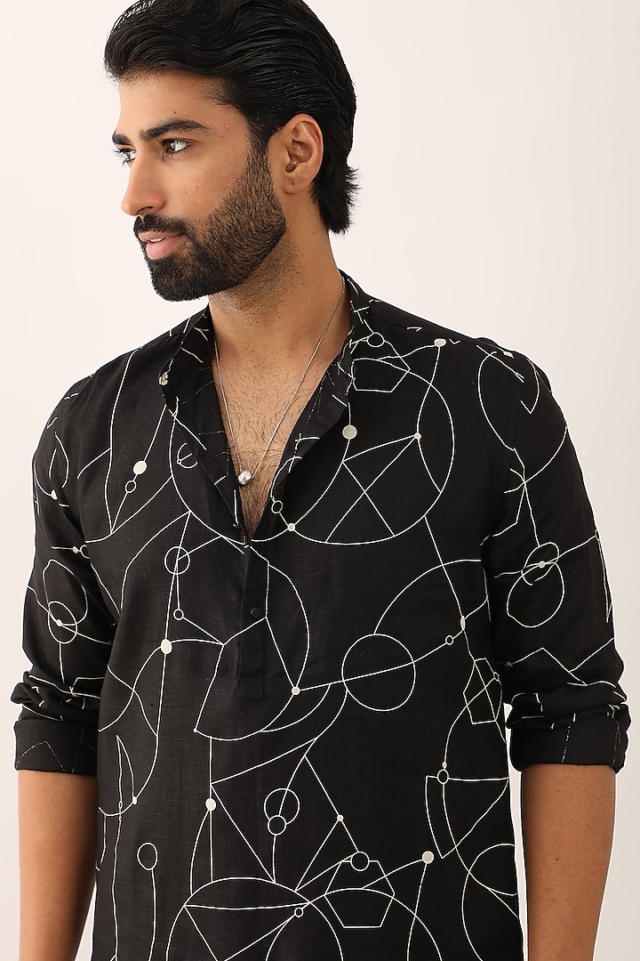 Black Linen Printed Kurta Set by Son Of A Noble SNOB Men at Pernia's Pop Up Shop
