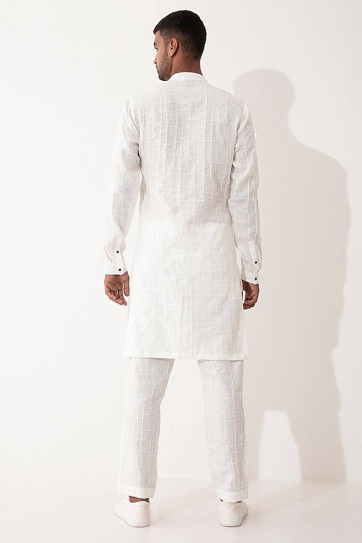 White Linen Kurta Set by Son Of A Noble SNOB Men at Pernia's Pop Up Shop