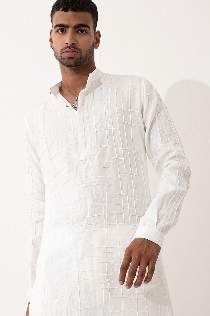 White Linen Kurta Set by Son Of A Noble SNOB Men at Pernia's Pop Up Shop