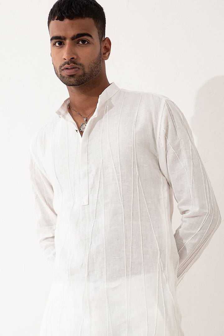 White Linen Kurta Set by Son Of A Noble SNOB Men at Pernia's Pop Up Shop