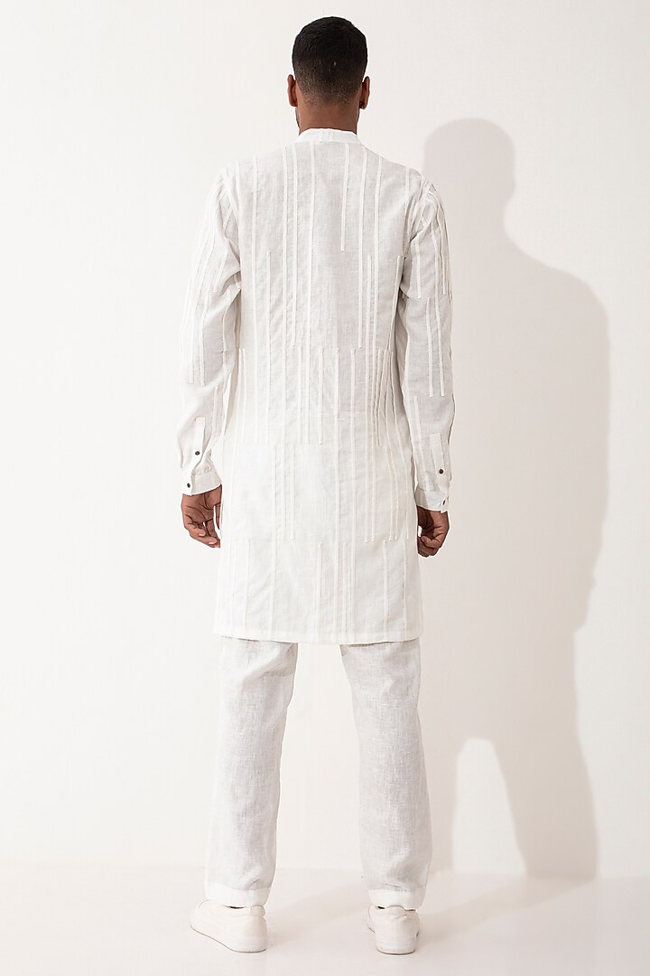 White Linen Kurta Set by Son Of A Noble SNOB Men at Pernia's Pop Up Shop