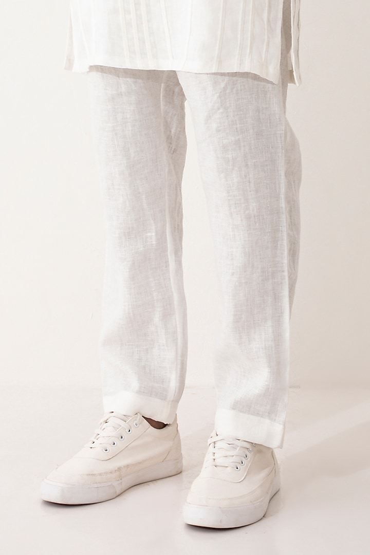 White Linen Kurta Set by Son Of A Noble SNOB Men at Pernia's Pop Up Shop