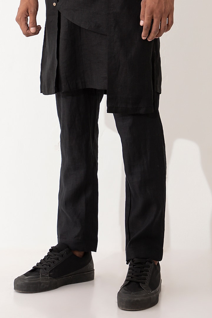 Black Linen Paneled Kurta Set by Son Of A Noble SNOB Men at Pernia's Pop Up Shop