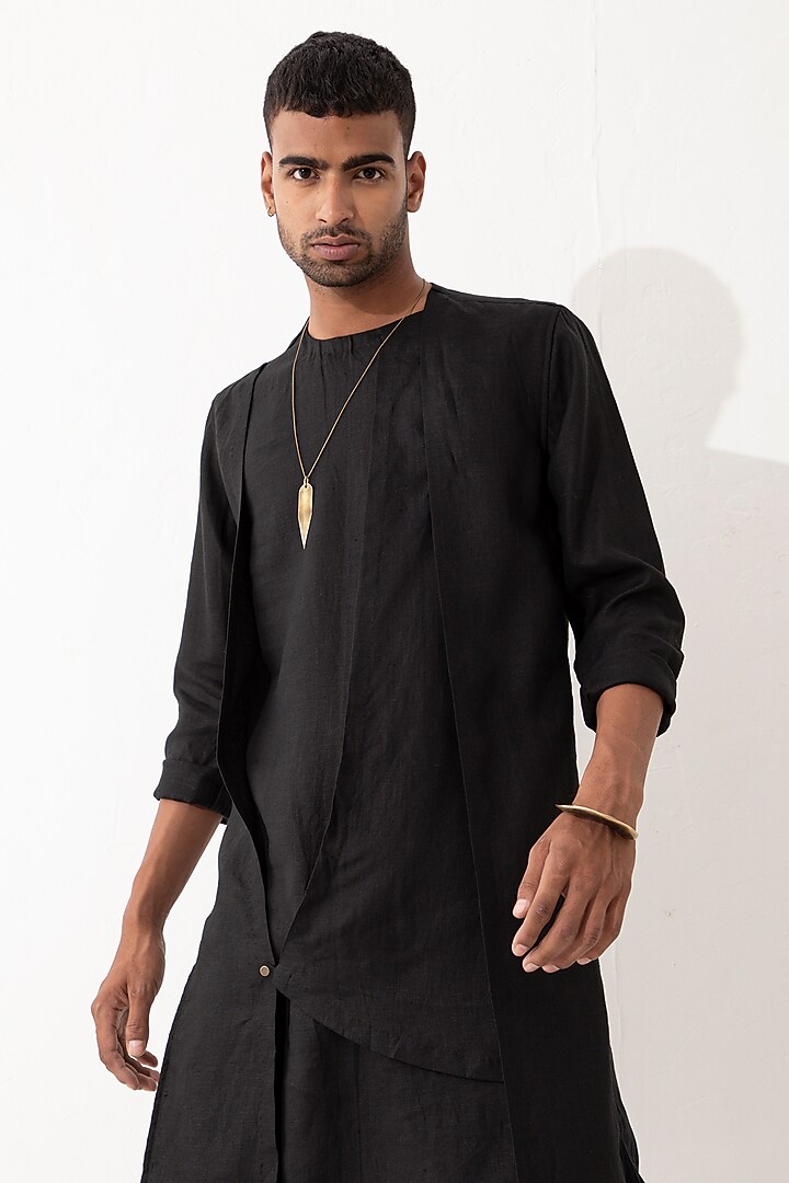 Black Linen Paneled Kurta Set by Son Of A Noble SNOB Men at Pernia's Pop Up Shop