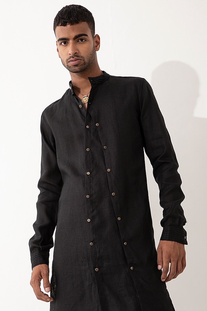 Black Linen Kurta Set by Son Of A Noble SNOB Men at Pernia's Pop Up Shop