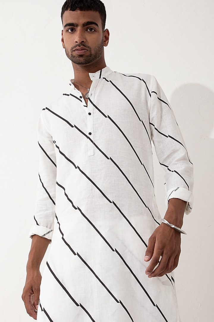 White Linen Printed Kurta Set by Son Of A Noble SNOB Men at Pernia's Pop Up Shop