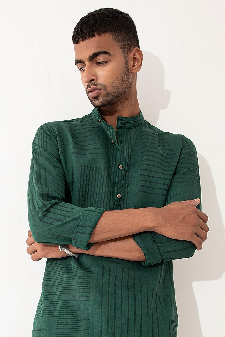 Green Linen Printed Kurta Set by Son Of A Noble SNOB Men at Pernia's Pop Up Shop