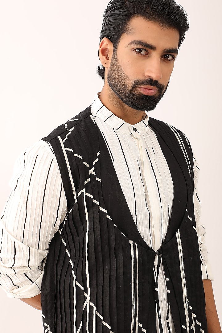 Black Linen Printed Bundi Jacket Set by Son Of A Noble SNOB Men at Pernia's Pop Up Shop
