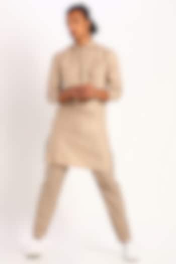 Beige Constructed Kurta With Pockets by Son Of A Noble SNOB at Pernia's Pop Up Shop