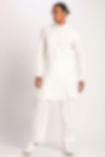 White Kurta With Metal Buttons by Son Of A Noble SNOB