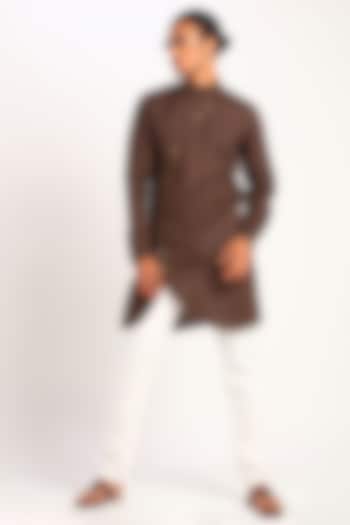 Brown Kurta With Curved Placket by Son Of A Noble SNOB