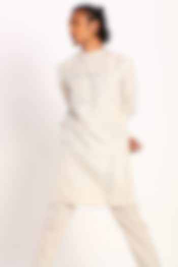 Ivory Geometric Printed Kurta by Son Of A Noble SNOB at Pernia's Pop Up Shop