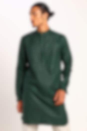 Green Linen Kurta With Print by Son Of A Noble SNOB