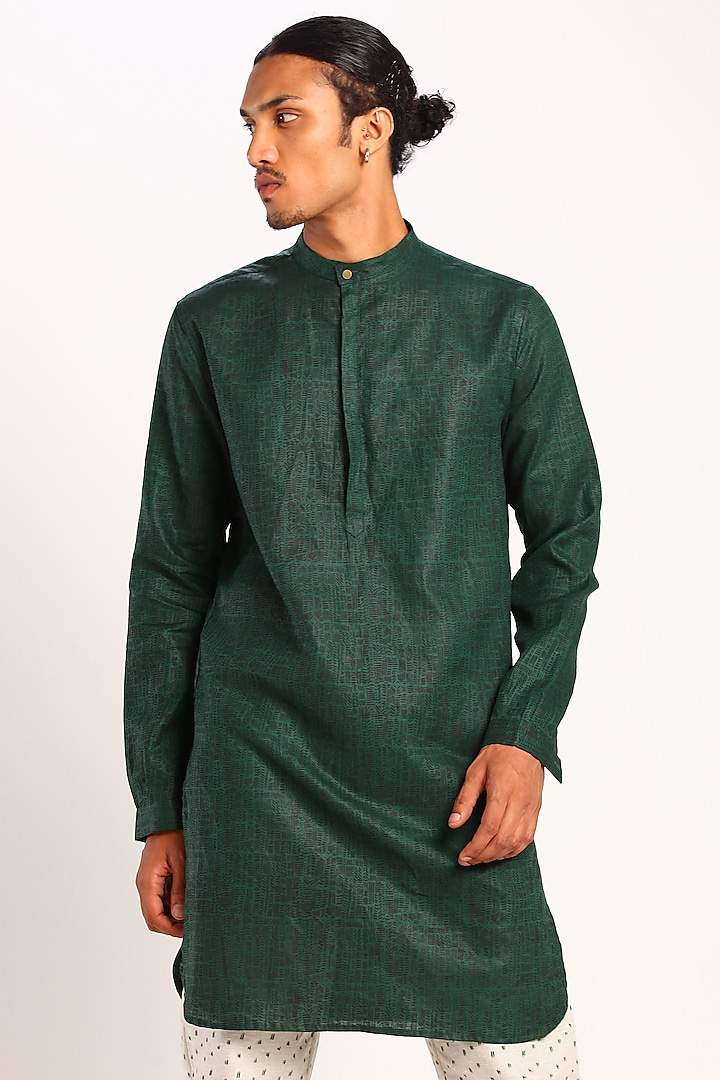 Green Linen Kurta With Print by Son Of A Noble SNOB