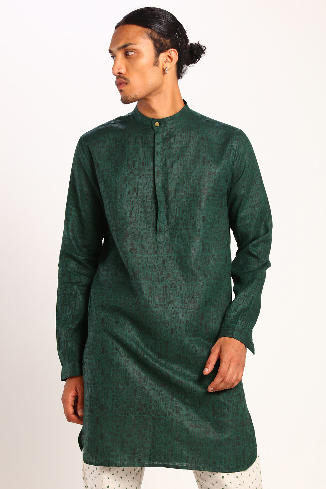 Green Linen Kurta With Print by Son Of A Noble SNOB at Pernia's Pop Up Shop