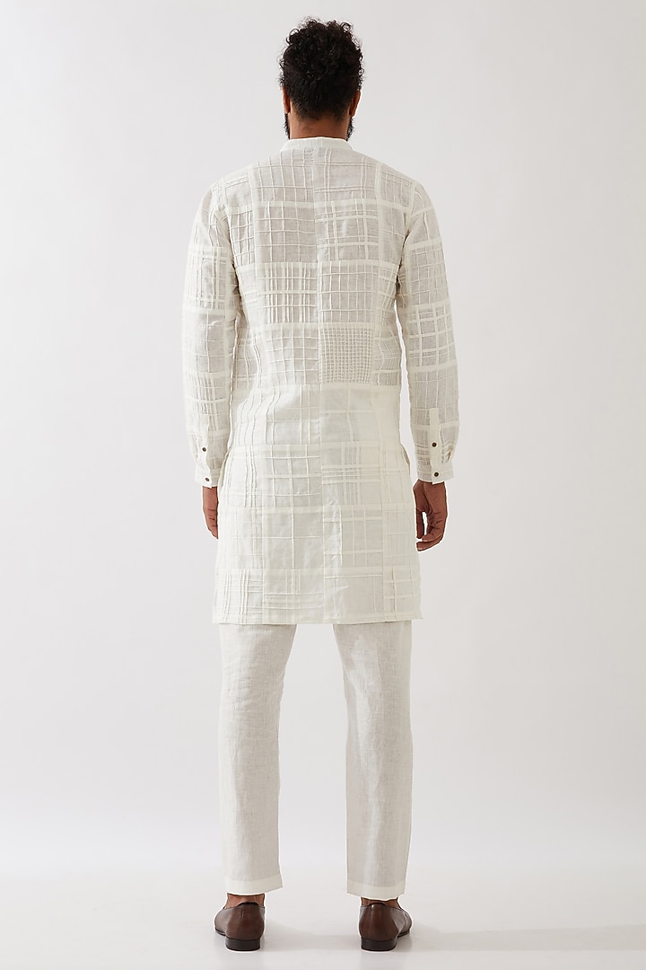 White Linen Textured Kurta Set by Son Of A Noble SNOB Men at Pernia's Pop Up Shop