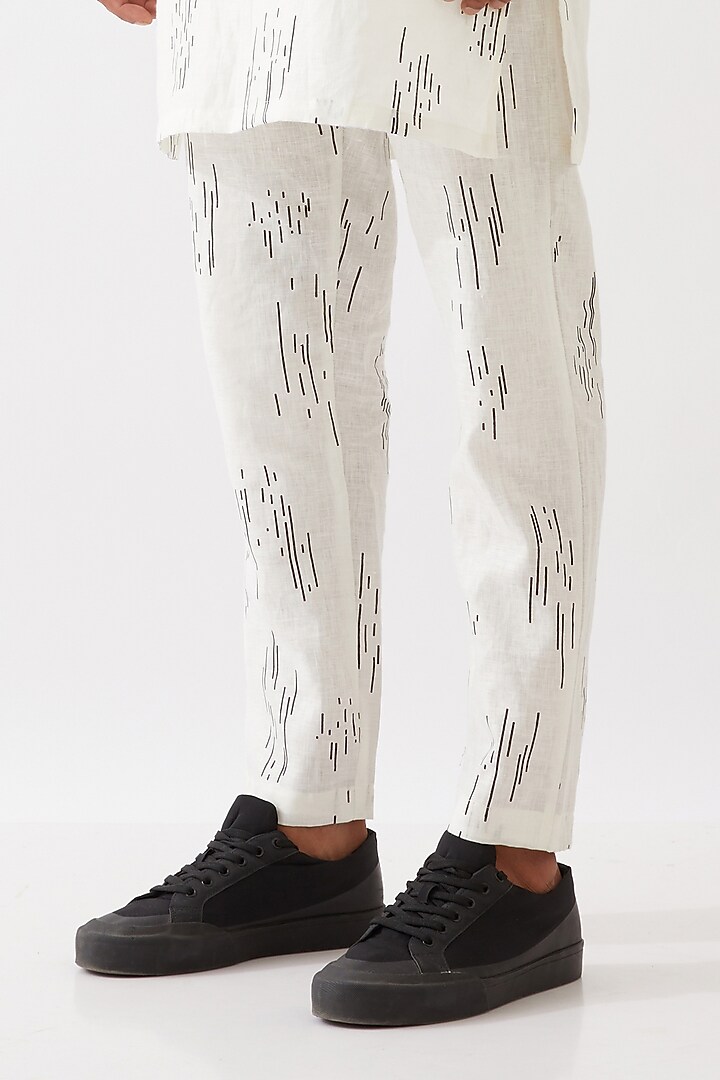 White Linen Printed Kurta Set by Son Of A Noble SNOB Men at Pernia's Pop Up Shop