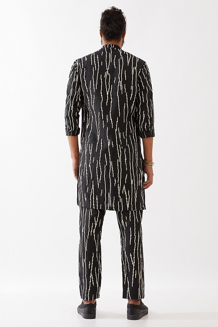 Black Linen Printed Kurta Set by Son Of A Noble SNOB Men at Pernia's Pop Up Shop