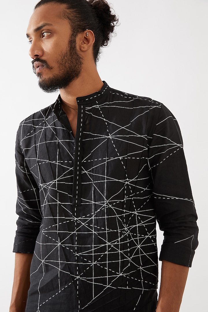 Black Linen Printed Kurta Set by Son Of A Noble SNOB Men at Pernia's Pop Up Shop