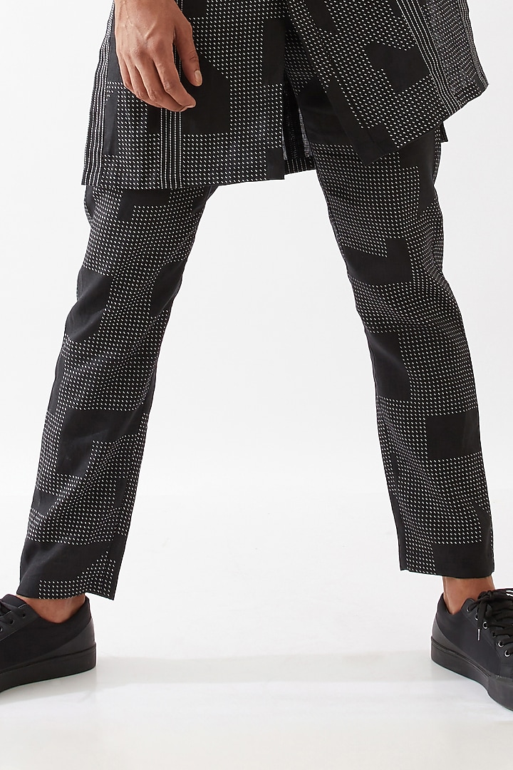 Black Linen Printed Kurta Set by Son Of A Noble SNOB Men at Pernia's Pop Up Shop