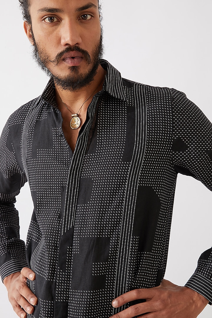 Black Linen Printed Kurta Set by Son Of A Noble SNOB Men at Pernia's Pop Up Shop