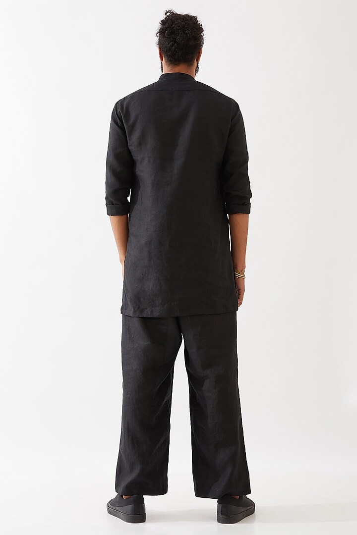 Black Linen Short Kurta Set by Son Of A Noble SNOB Men at Pernia's Pop Up Shop