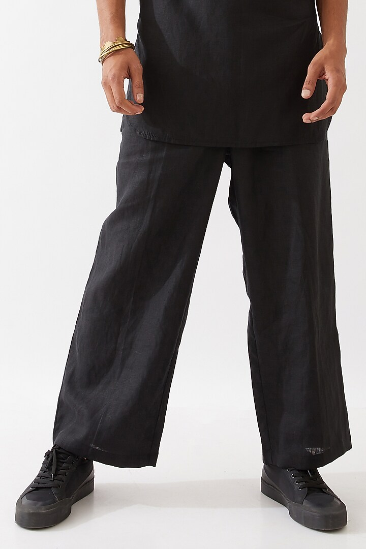 Black Linen Short Kurta Set by Son Of A Noble SNOB Men at Pernia's Pop Up Shop