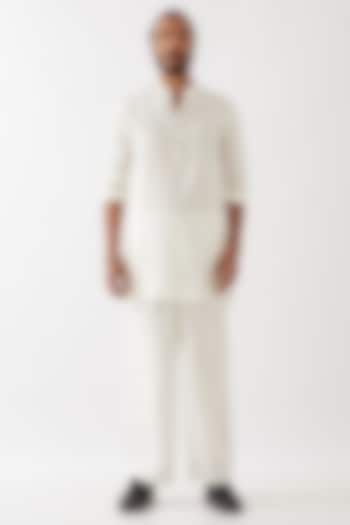 White Linen Short Kurta Set by Son Of A Noble SNOB Men at Pernia's Pop Up Shop