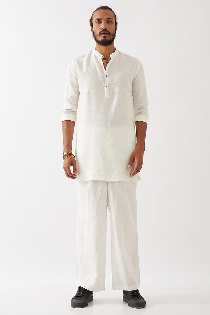 White Linen Short Kurta Set by Son Of A Noble SNOB Men at Pernia's Pop Up Shop