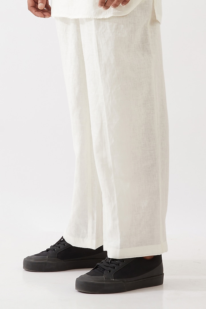 White Linen Short Kurta Set by Son Of A Noble SNOB Men at Pernia's Pop Up Shop