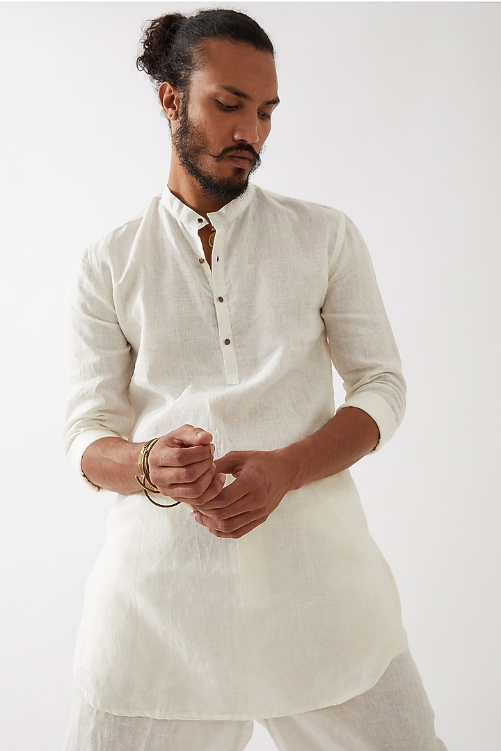 White Linen Short Kurta Set by Son Of A Noble SNOB Men at Pernia's Pop Up Shop