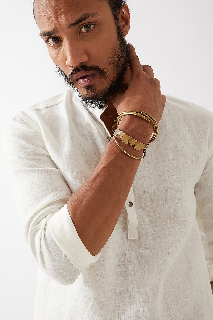 White Linen Short Kurta Set by Son Of A Noble SNOB Men at Pernia's Pop Up Shop