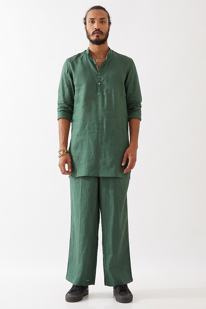 Green Linen Short Kurta Set by Son Of A Noble SNOB Men at Pernia's Pop Up Shop